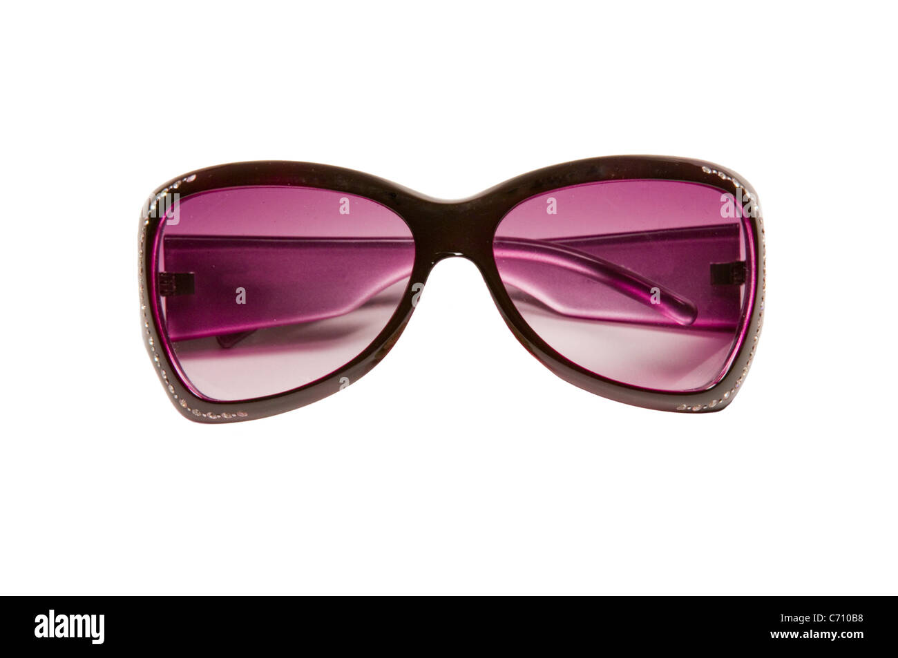 Sonnenbrille lila Farbe auf weißem Hintergrund Stockfoto