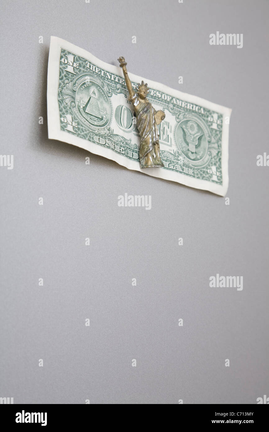 Freiheitsstatue Liberty Magnet auf uns ein-Dollar-note Stockfoto