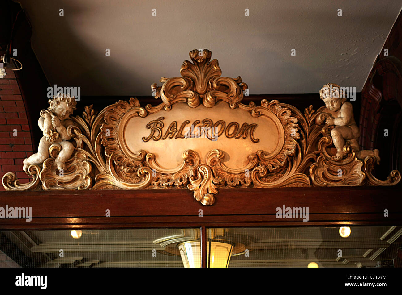 Das Schild über dem Eingang zum Blackpool Tower Ballroom Stockfoto