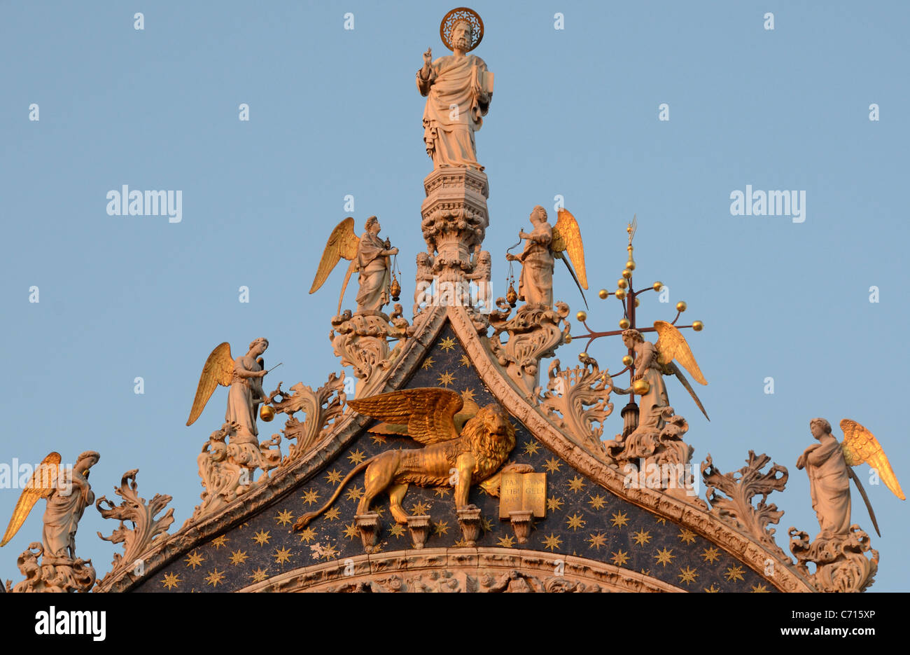 Höhepunkt der Kathedrale von San Marco, Venedig Stockfoto