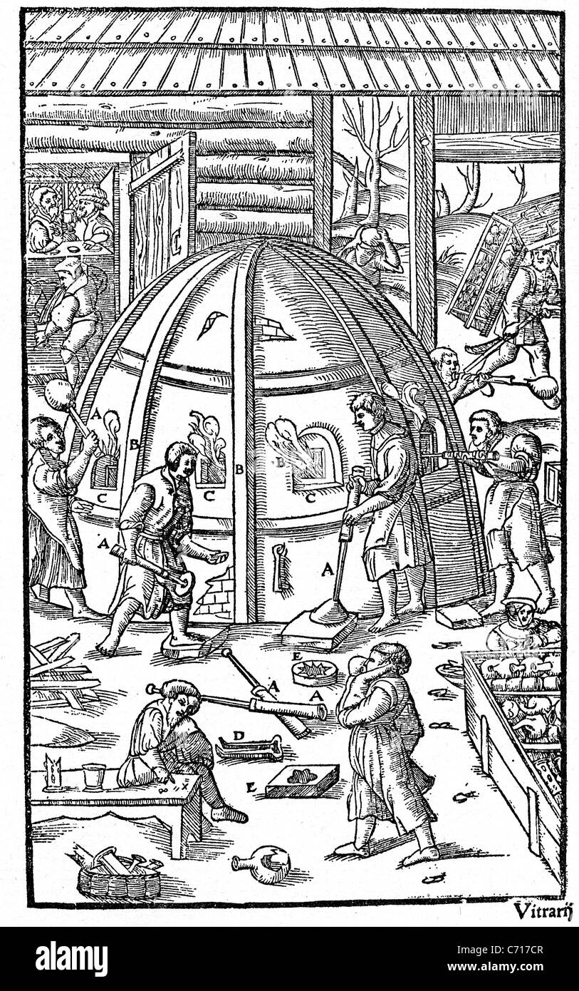 GEORGE AGRICOLA (1494-1555) Glasherstellung aus seinem 1556 Buch De Re Metallica auf Bergbau und Mineralien Stockfoto