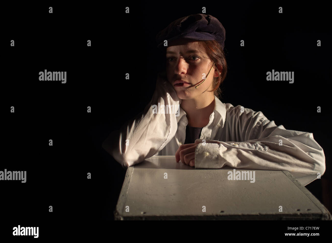 Martef Keller Theater junge Schauspieler durchführen "The Strength to Tell" zu Ehren von Holocaust-Überlebenden. Jerusalem, Israel. 09.07.2011. Stockfoto