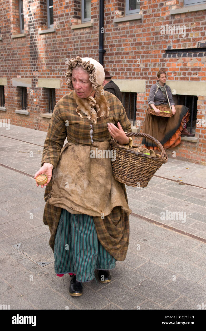 Re-enactors in Gloucester Gloucester UK historische Dock Stockfoto