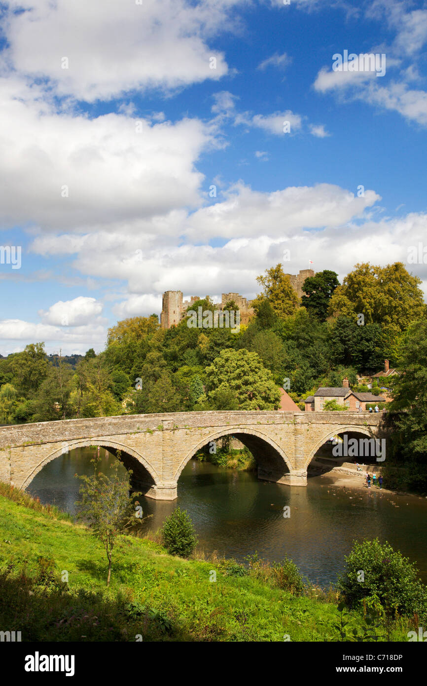 Dinham Brücke über den tem und Ludlow Castle Ludlow Shropshire England Stockfoto