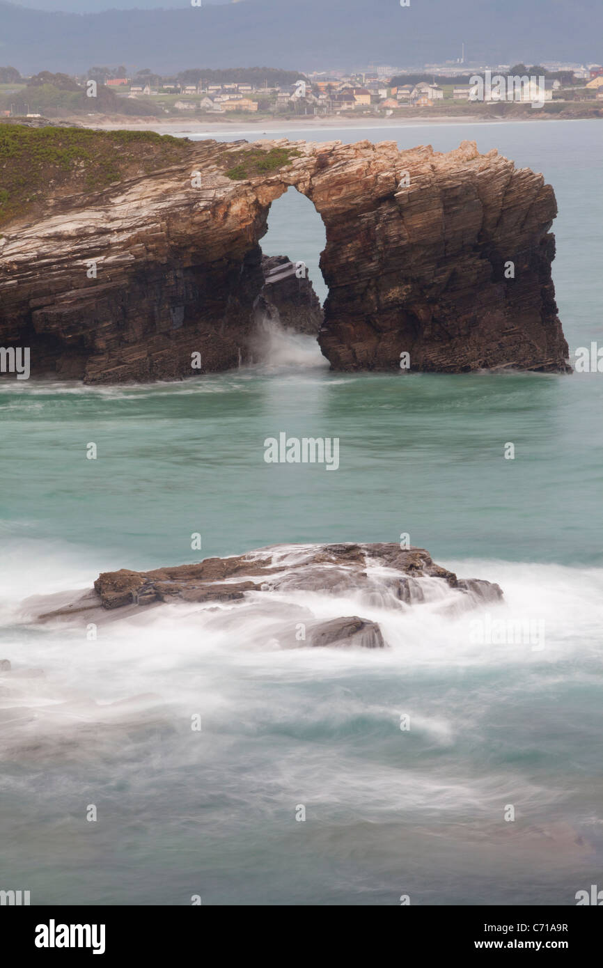 Morgendämmerung am Strand der Kathedralen - Praia als Catedrais aufsuchen - Ribadeo, Lugo, Galicien, Spanien Stockfoto