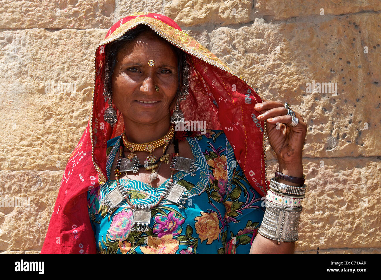 Porträt-Indianerin tribal Schmuck Jaisalmer westlichen Rajasthan Indien Stockfoto