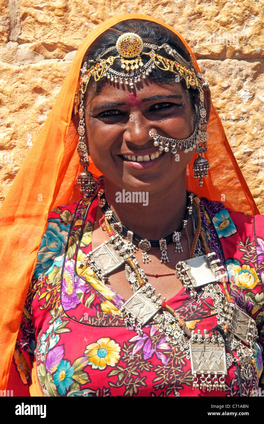 Porträt-Indianerin tribal Schmuck Jaisalmer westlichen Rajasthan Indien Stockfoto