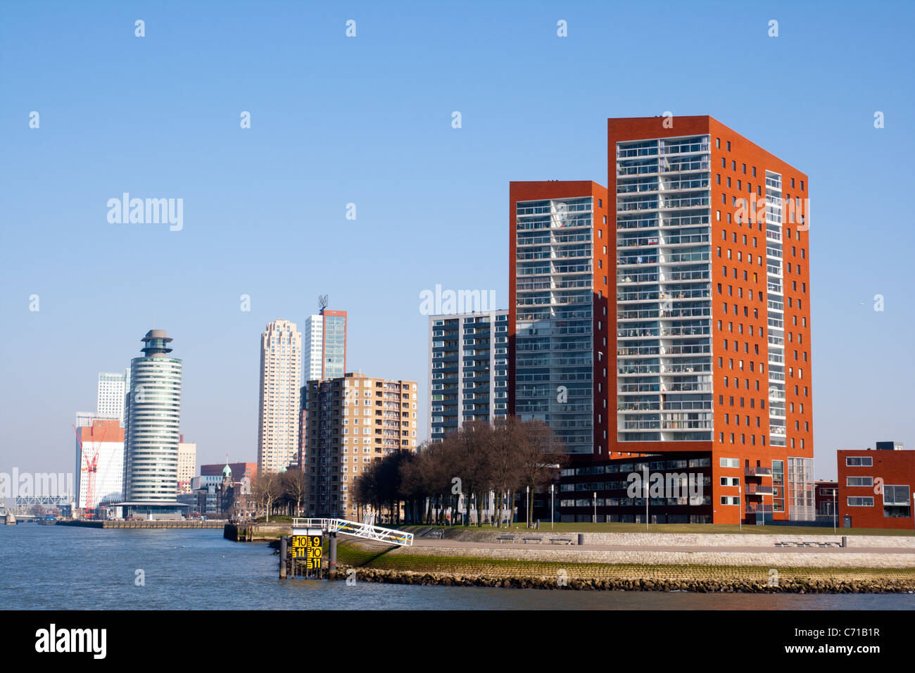 Skyline von Rotterdam an einem kalten Wintertag. Stockfoto