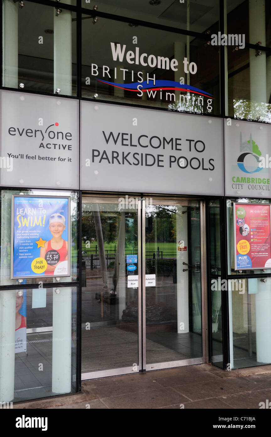 Willkommen im Parkside Pools Swimmingpool, Cambridge, England, Vereinigtes Königreich Stockfoto