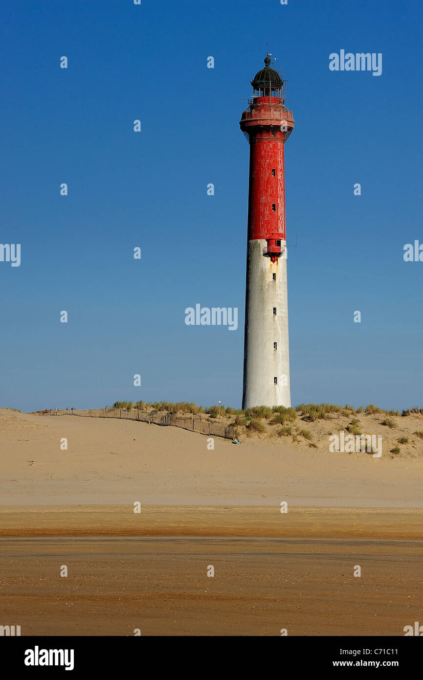 Leuchtturm von La Coubre, umgeben von europäischen Strandhafer, Atlantik, Charente Maritime Abteilung, Frankreich Stockfoto
