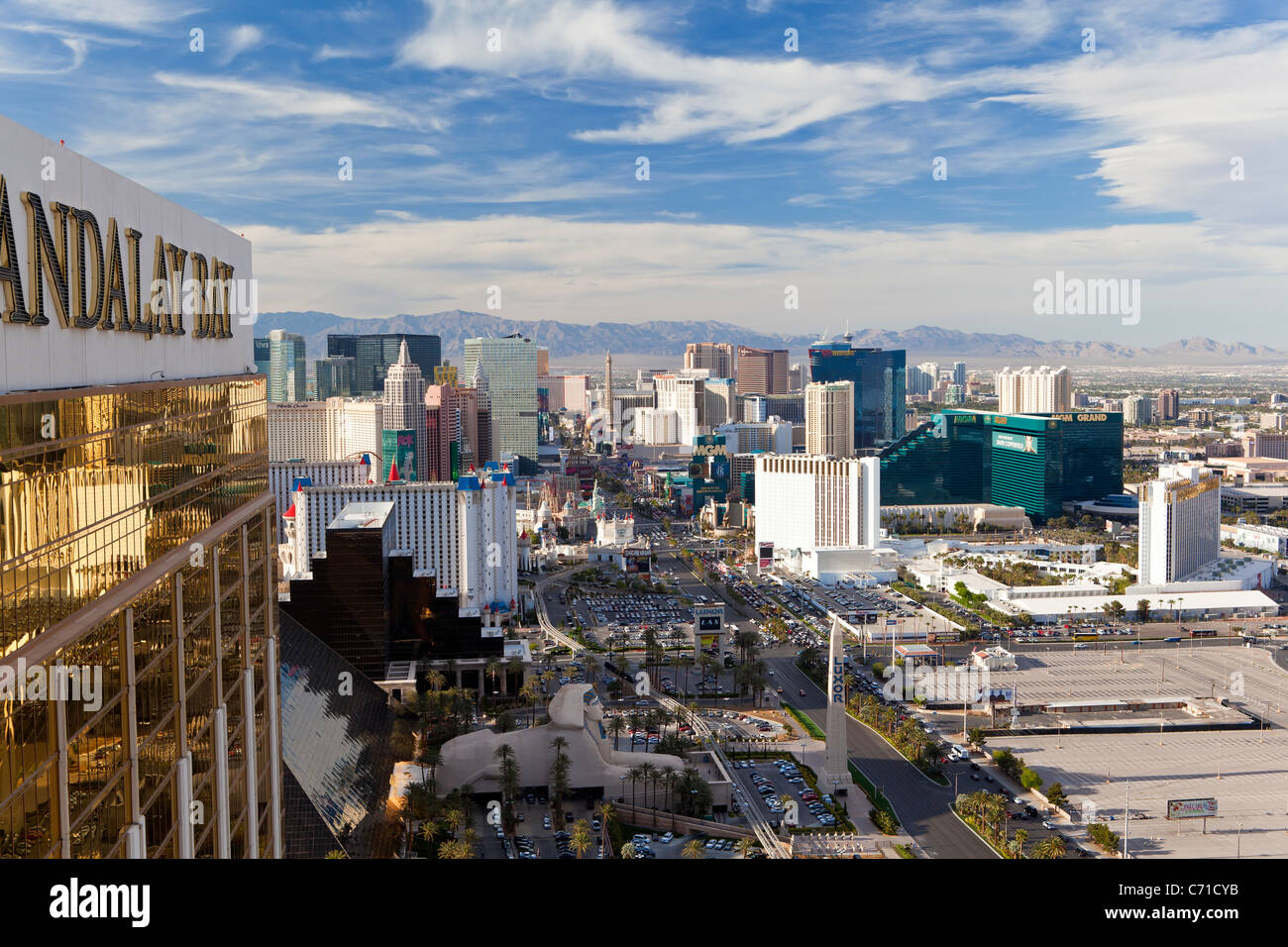 Vereinigte Staaten von Amerika, Nevada, Las Vegas, erhöhten Blick auf die Hotels und Casinos am Strip entlang Stockfoto