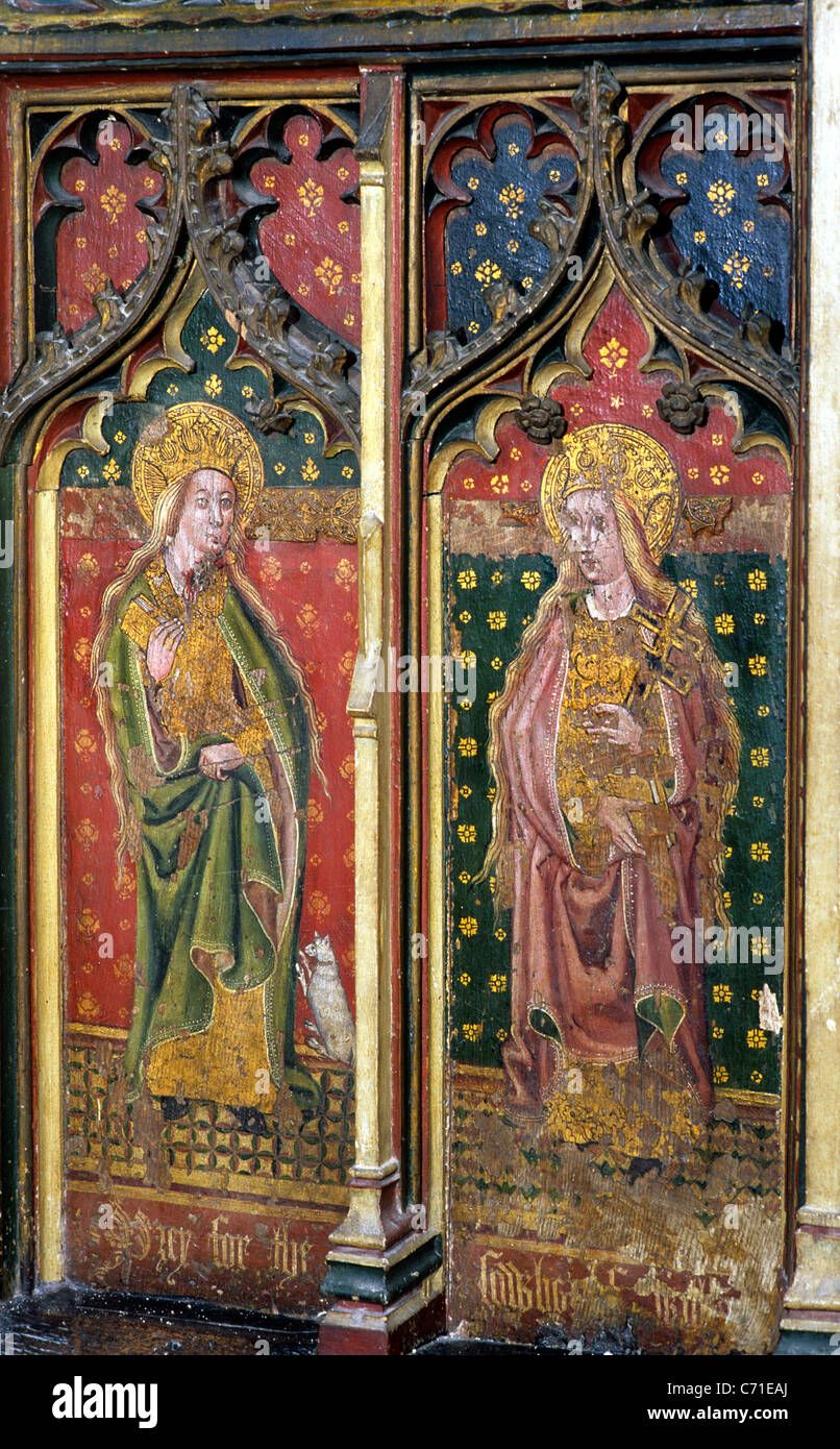 Cawston, Norfolk, Lettner. St. Agnes und St. Helena weiblichen Heiligen Heiligen englischen Bildschirme Kirche England UK mittelalterlichen Kirchen Stockfoto