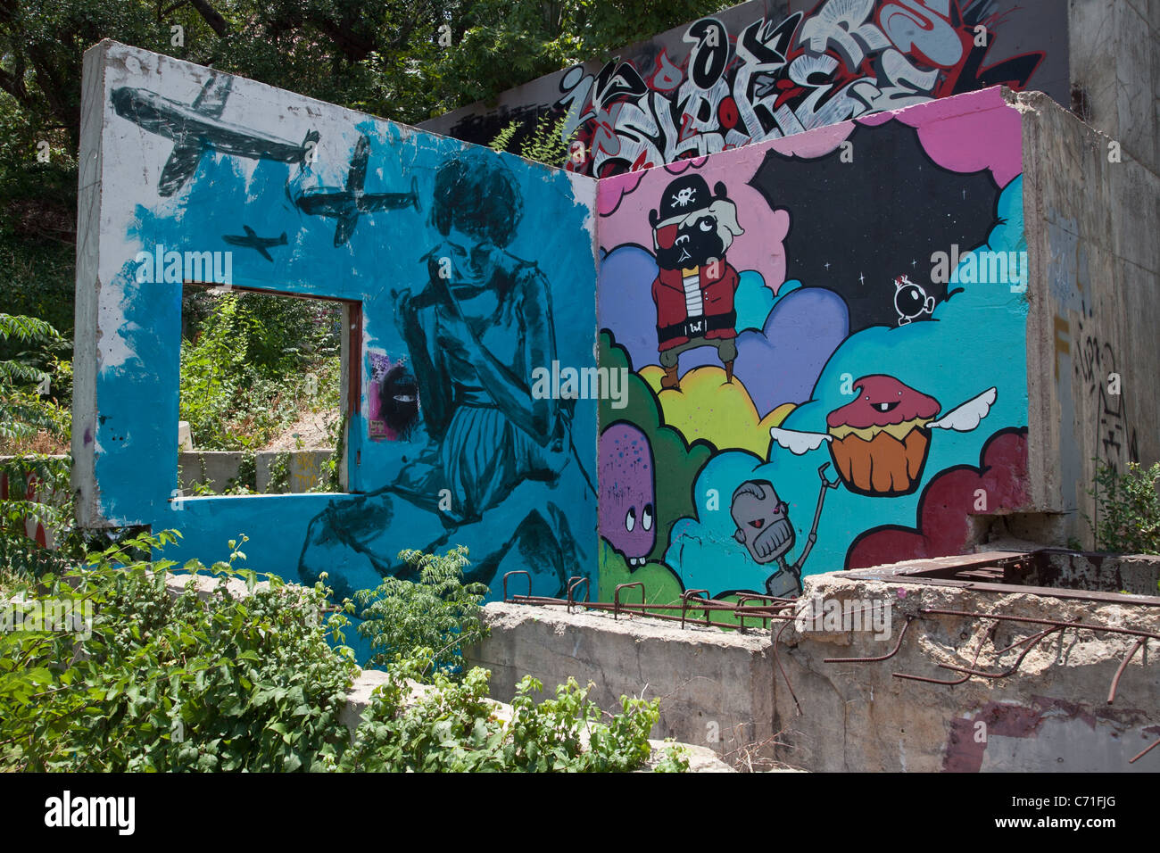Graffiti-Kunst auf dem Burgberg in Austin, Texas am Betonfundament Wände Stockfoto