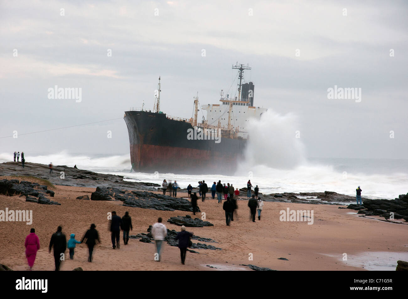 Die Phoenix-Tanker in Salt Rock, gestrandet, nachdem eine heftige Kaltfront bringt Hochsee KwaZulu-Natal durchlaufen. Stockfoto