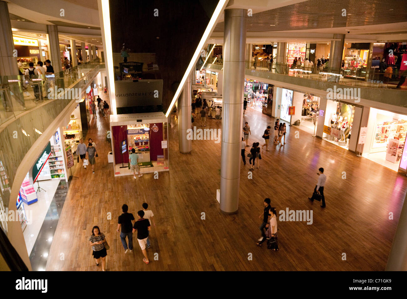 Die Ionen-Shopping Mall, Orchard Road, Singapur Asien Stockfoto