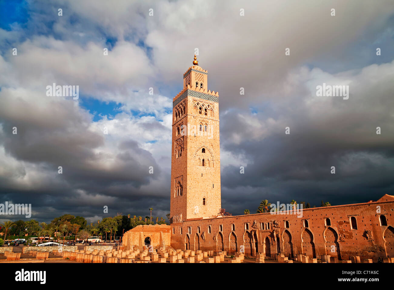 Das Minarett der Koutoubia-Moschee in Marrakesch, Marokko, Nordafrika Stockfoto