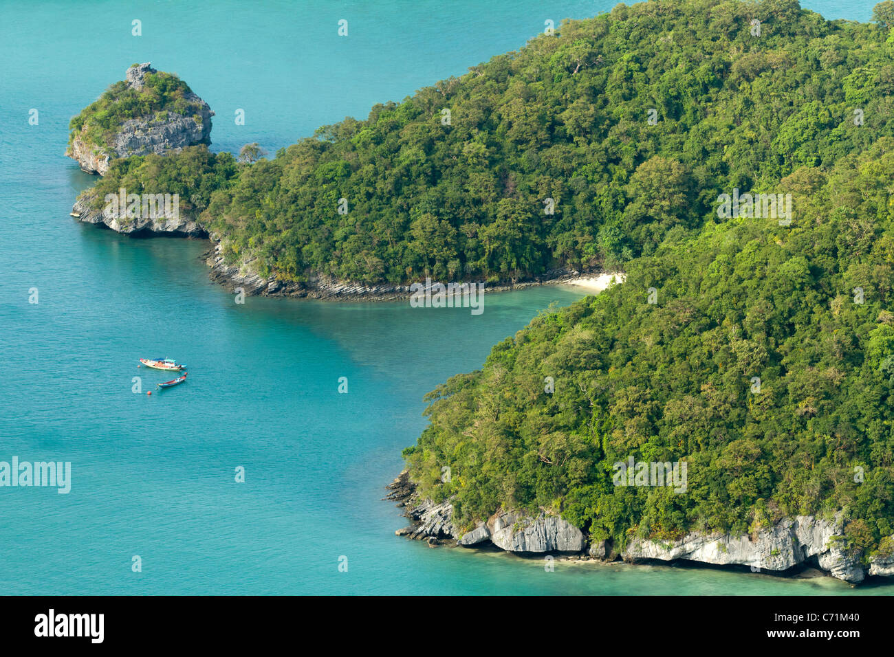 Ko Angthong marine Park Küste in tief türkisblauen Meer, thailand Stockfoto