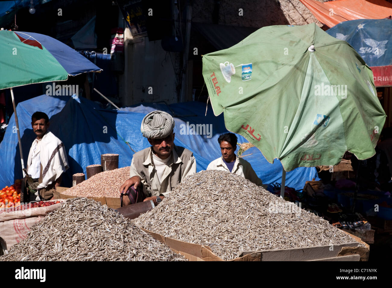 Eine Szene aus einem Straßenmarkt in Taiz, Jemen. Stockfoto