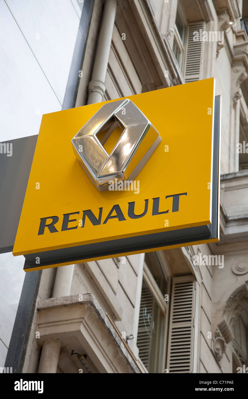 Renault-Logo im Store auf Champs-Elysees; Paris; Frankreich Stockfoto