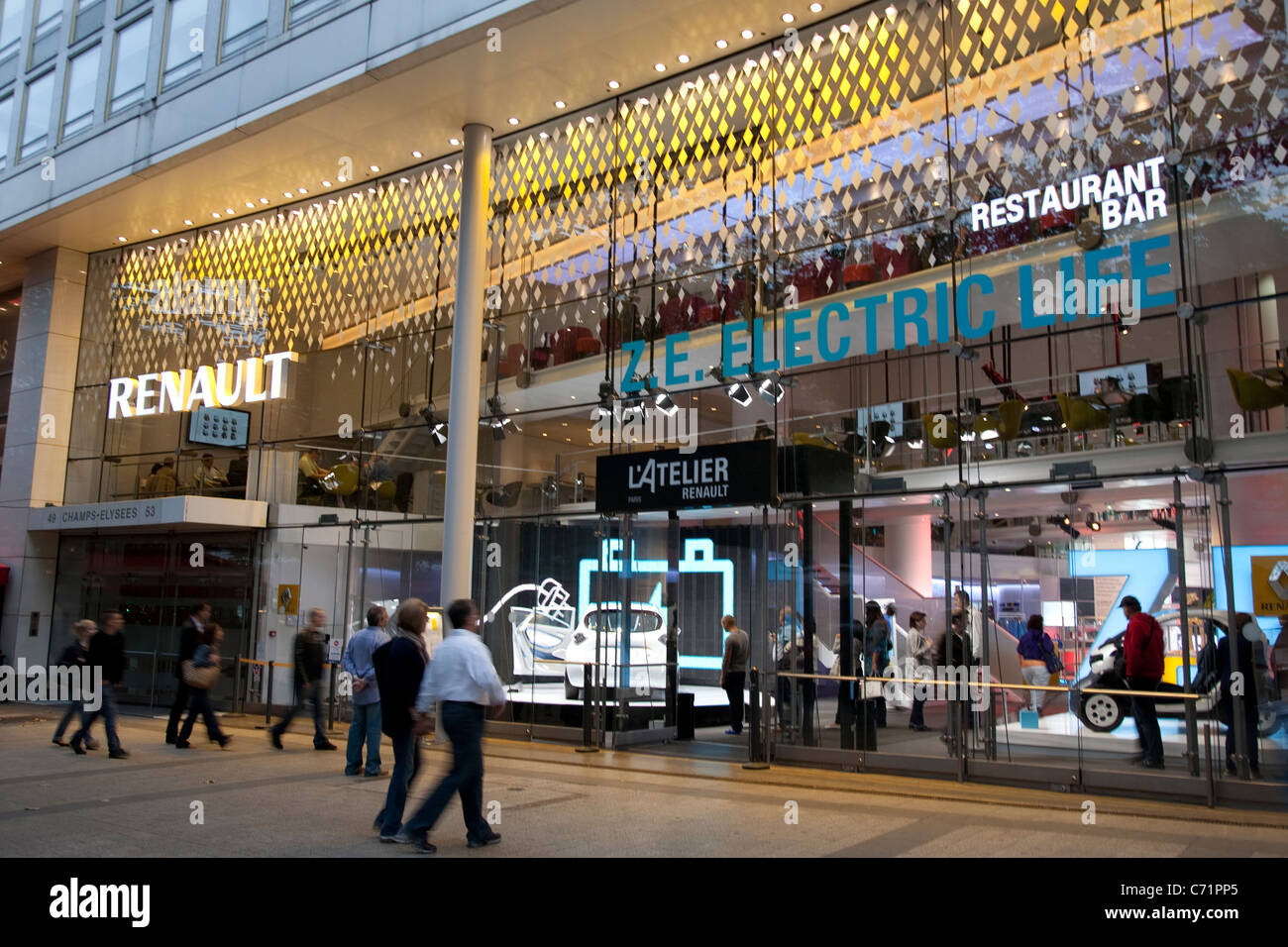 Renault-Store auf den Champs-Elysees, Paris, Frankreich Stockfoto