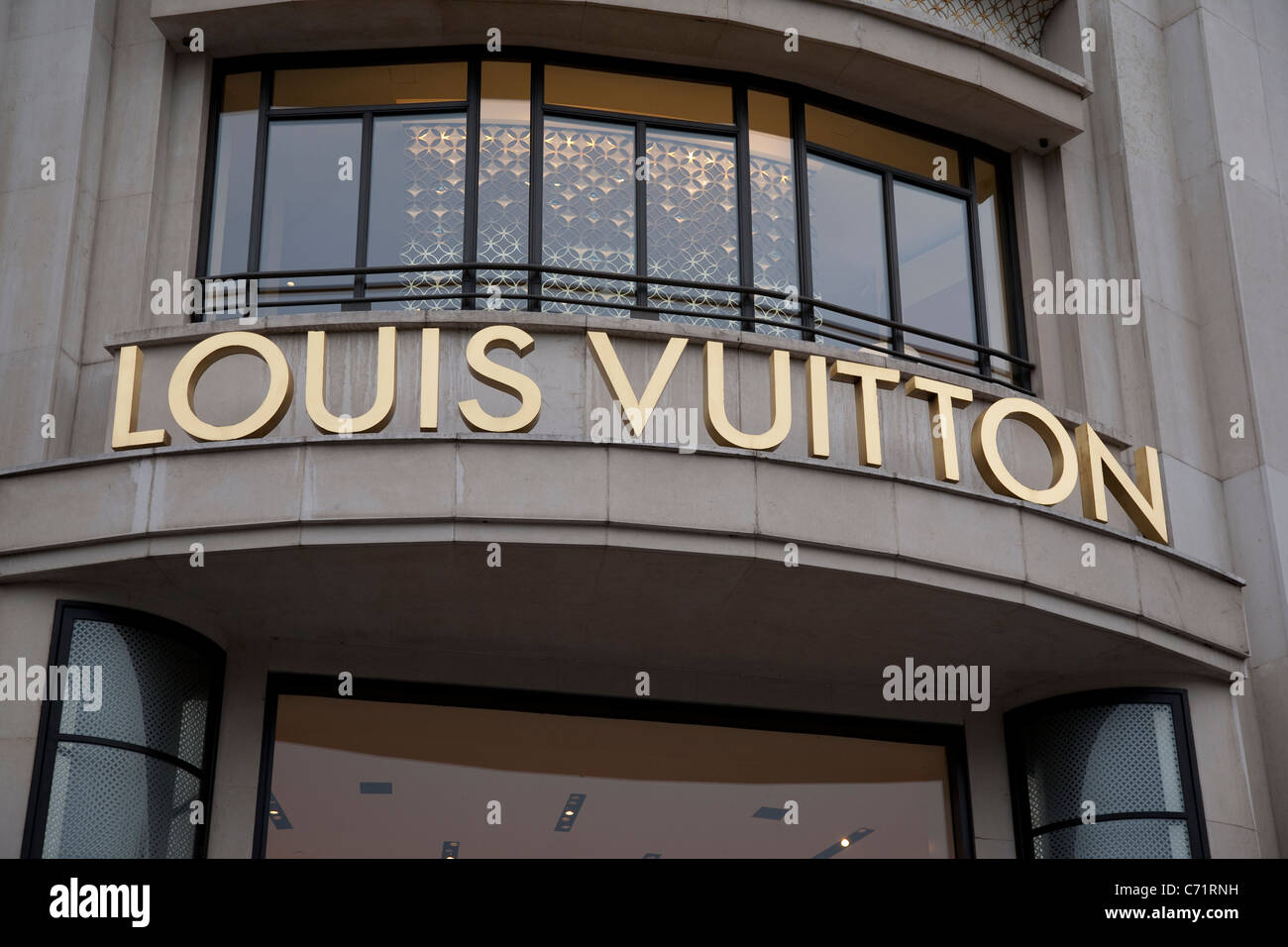 Loius Vuitton Shop-Logo auf Champs-Elysees, Paris, Frankreich Stockfoto