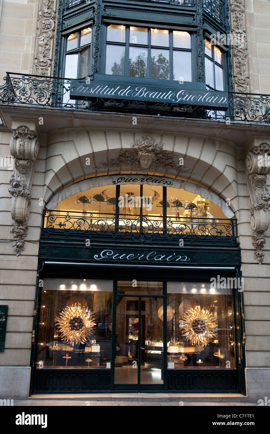 Guerlain Parfum Shop auf Champs-Elysees, Paris, Frankreich Stockfoto