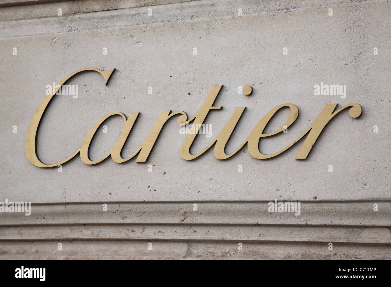 Cartier-Logo auf der Champs-Elysees Shop Fassade, Paris, Frankreich Stockfoto