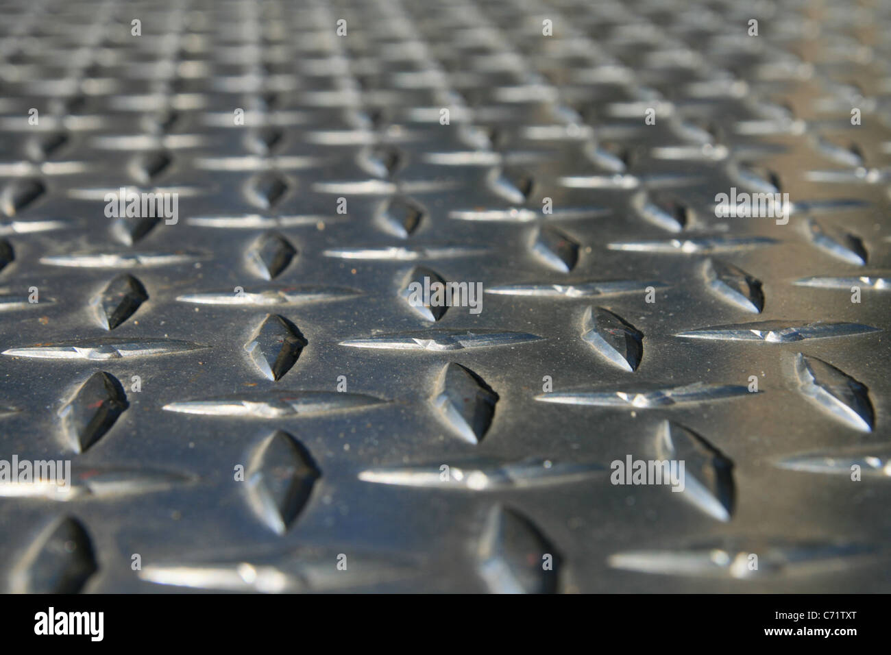 niedrigen Winkel Bild von Diamond tread Stahl mit geringen Schärfentiefe Stockfoto