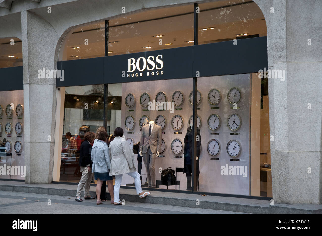 Hugo Boss Shop auf Champs-Elysees, Paris, Frankreich Stockfoto
