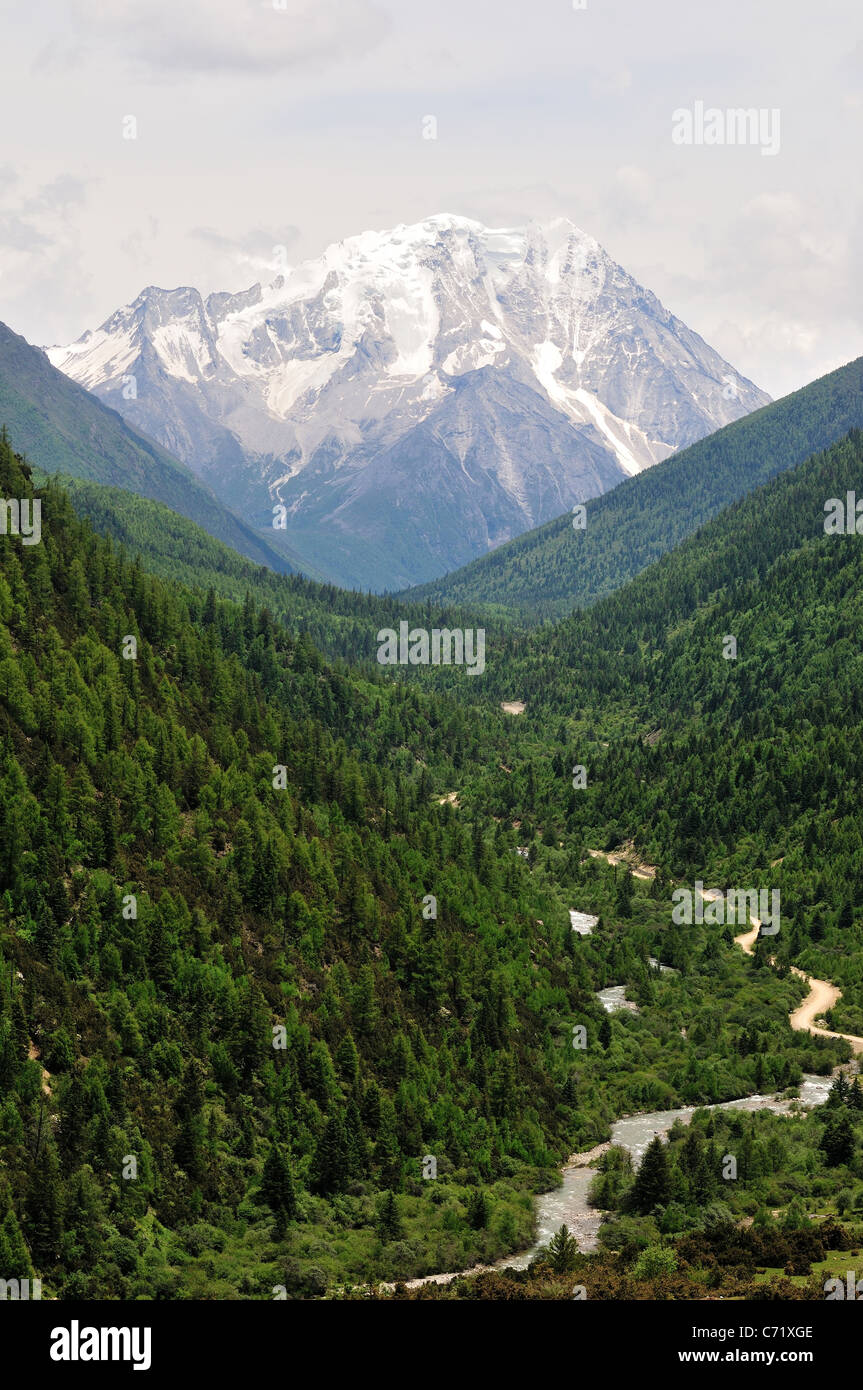 Der Yala Heilige Berg im westlichen Sichuan. China. Stockfoto