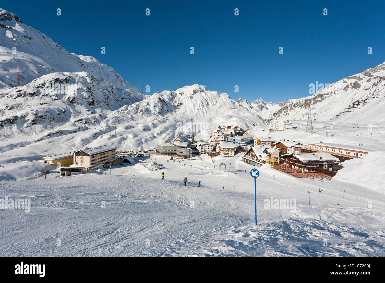 SKI-PISTE, ST. CHRISTOPH AM ARLBERG, IN DER NÄHE VON ST. ANTON, TIROL, ÖSTERREICH Stockfoto