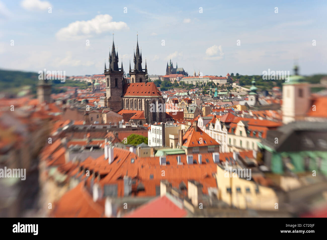 Stare Mesto Platz mit Blick auf die gotische Teynkirche und St-Veits-Dom, Prag, Tschechische Republik, Europa Stockfoto