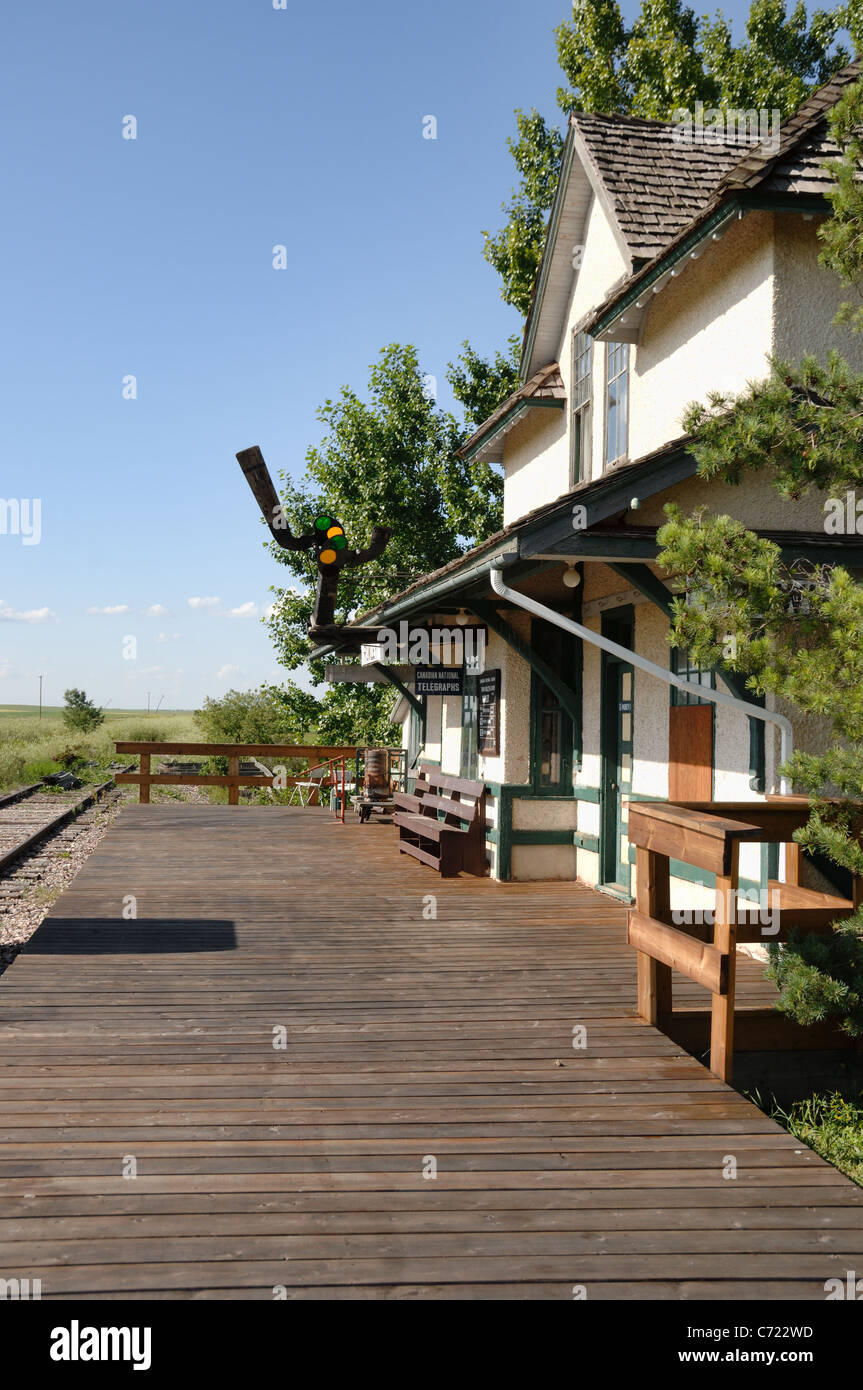 Einen alten Bahnhof befindet sich am Rowley, Alberta, Kanada. Stockfoto