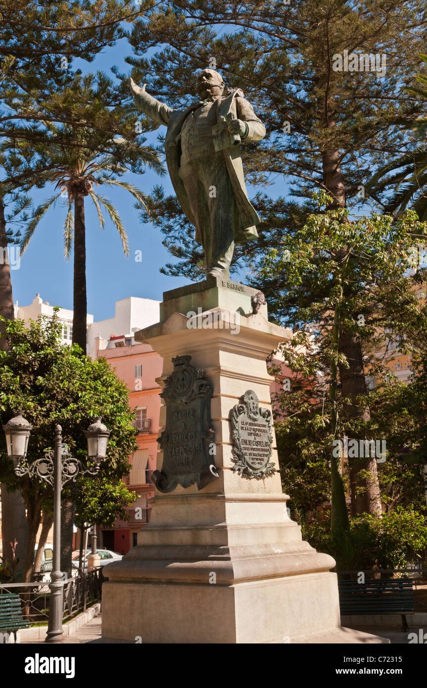 Plaza De La Candelaria. Emilio Castelar Statue. Cadiz Spanien Stockfoto