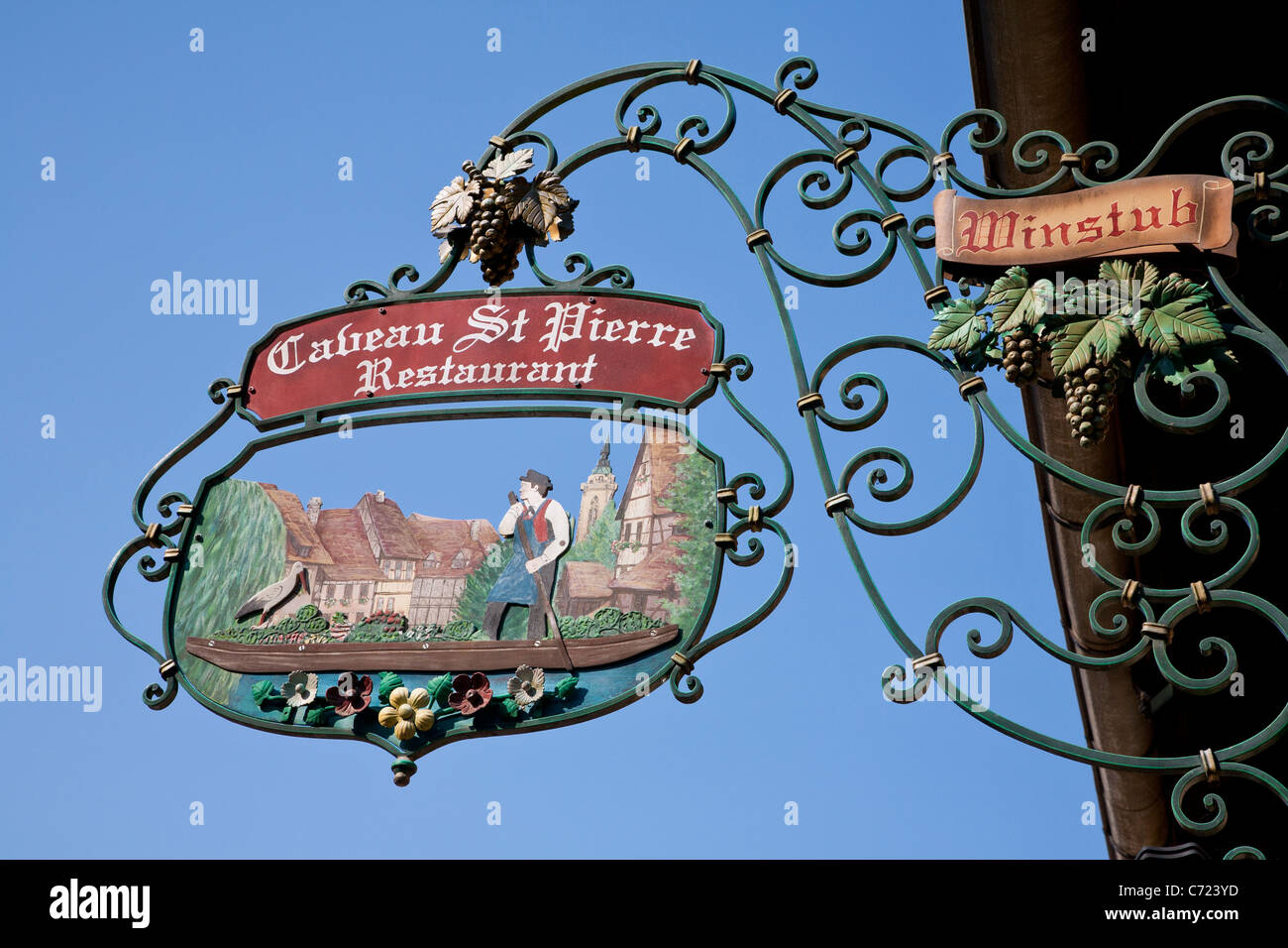 WEIN, TAVERNE, RESTAURANT CAVEAU ST. PIERRE, KRUTENAU, PETITE VENISE, COLMAR, ELSASS, FRANKREICH Stockfoto