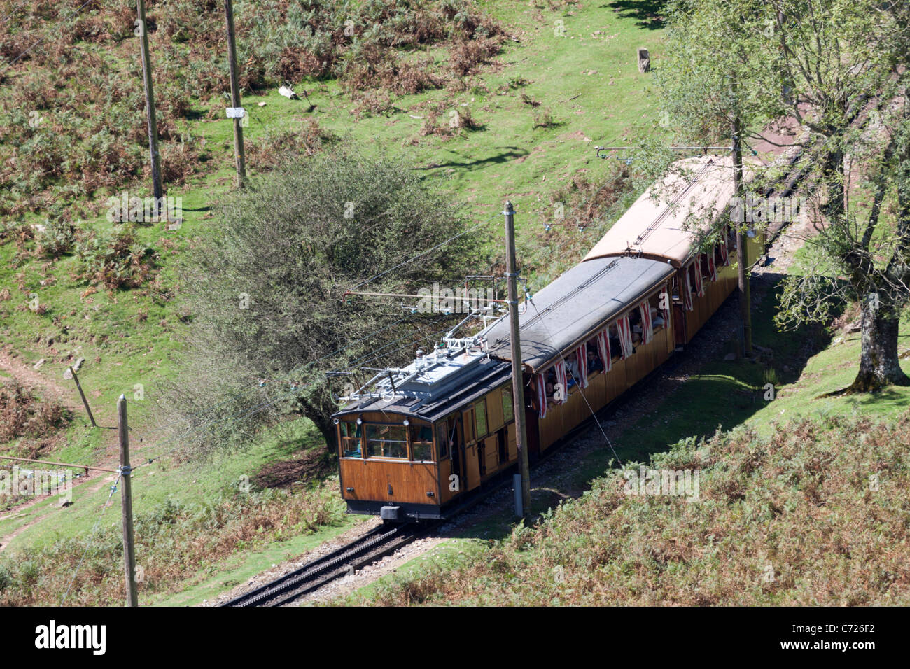 Der Touristenzug Zahnradbahn Rhune (Frankreich). Le Train Touristique À Crémaillère De La Rhune (Frankreich). Stockfoto