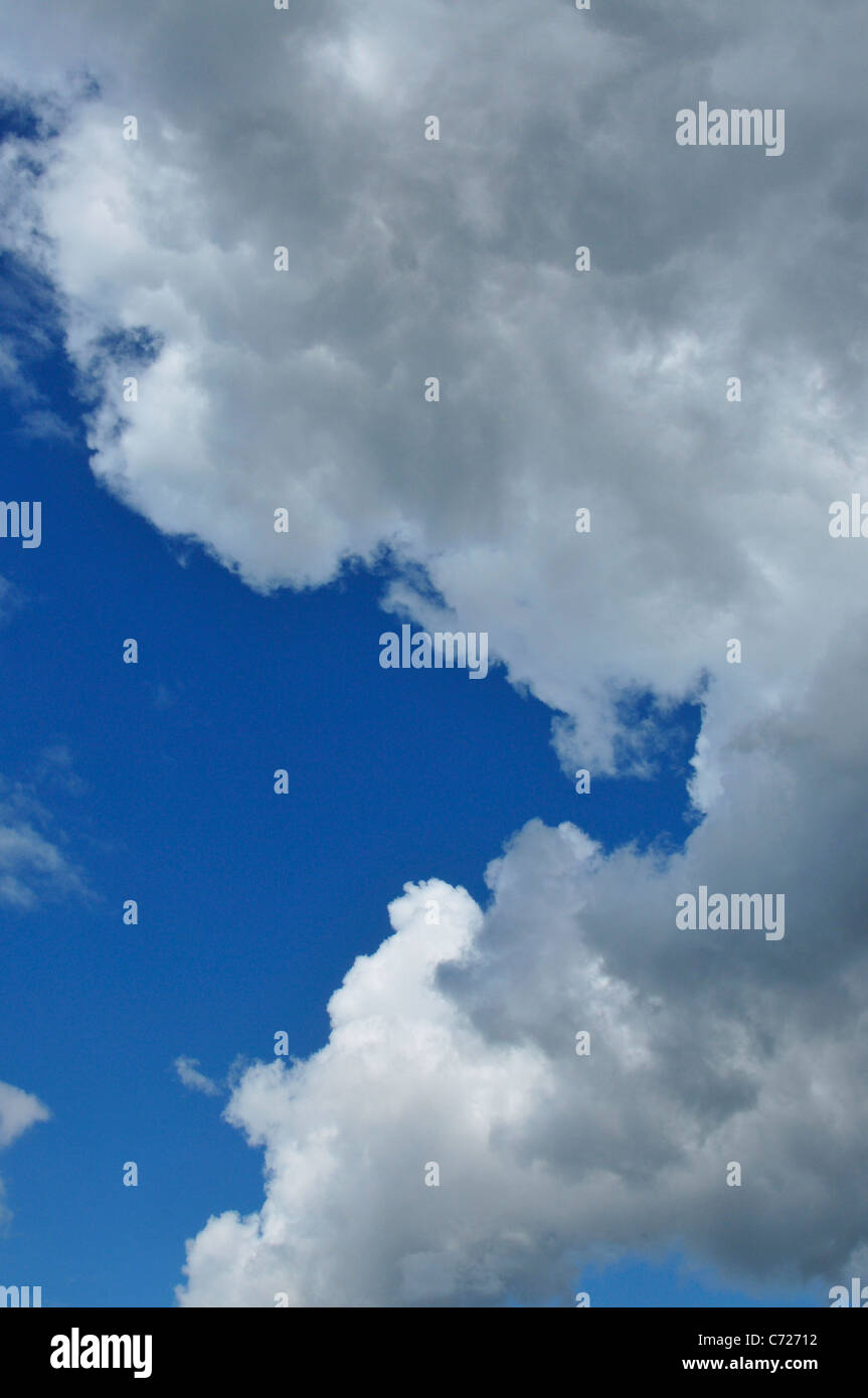 Cumulus-Wolke-Formatoin in den Himmel Stockfoto