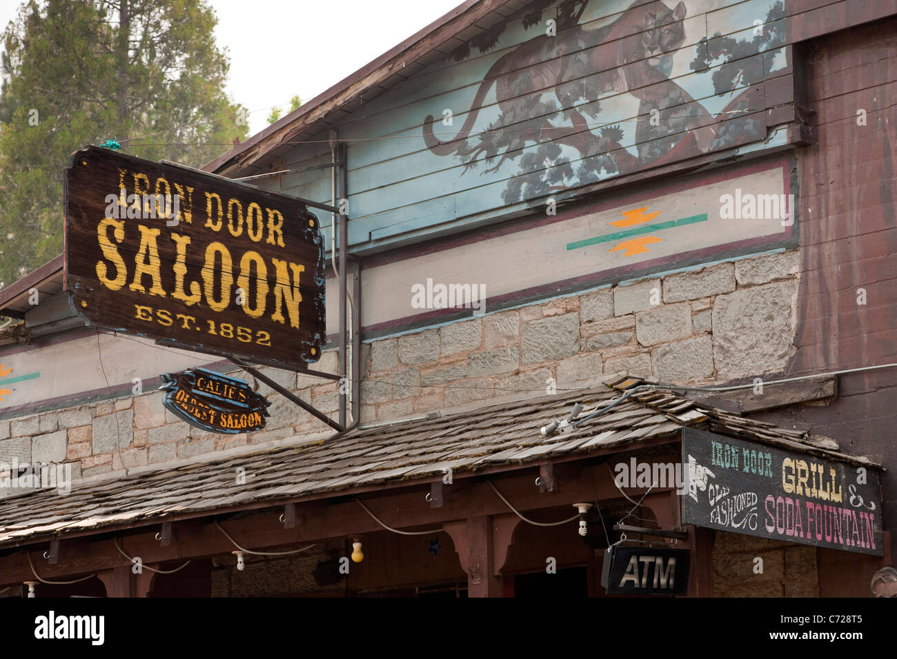 Eisen Tür Saloon 1852 in Groveland, ein Pionier Goldgräberstadt auf Route 120 in der Nähe von Yosemite-Nationalpark, Kalifornien, USA. JMH5268 Stockfoto