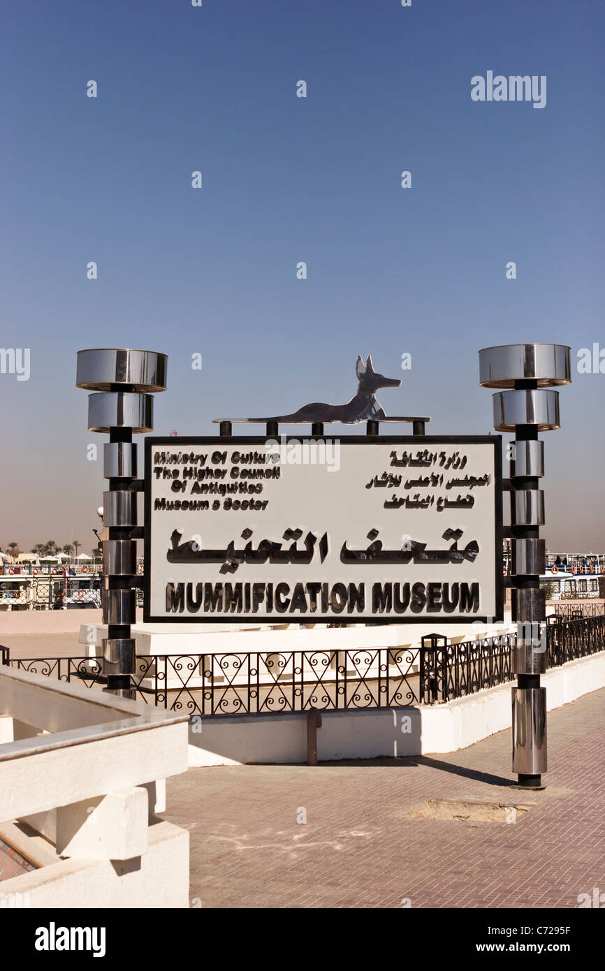 Eingang zur Mumifizierung Museum, Luxor, Ägypten. Stockfoto