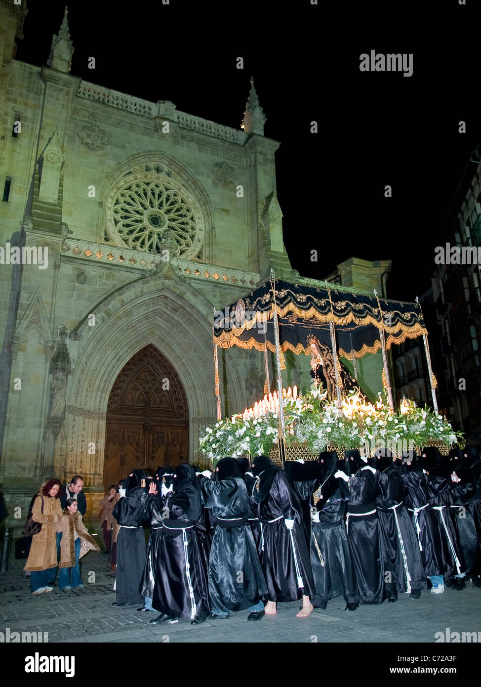 Jungfrau-Bilbao Leidenschaft religiösen Überzeugungen Woche heilige Prozession Kunst traditionelle vertikale Euskadi baskischen Saint Jaques-Art Stockfoto