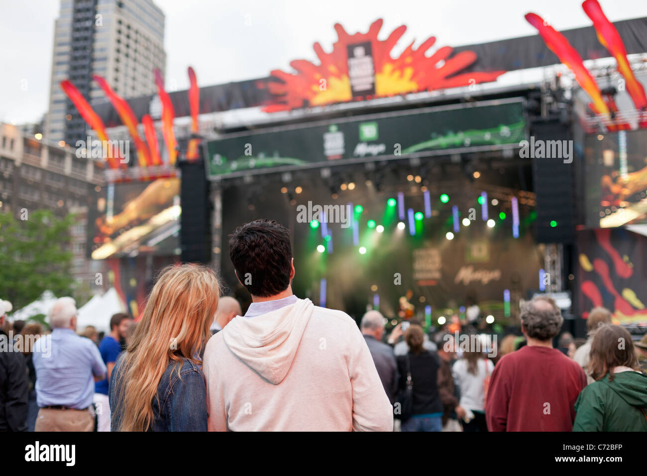 Kanada, Quebec, Montreal, Montreal Jazz Festival, die Menschen bei Konzert im freien Stockfoto