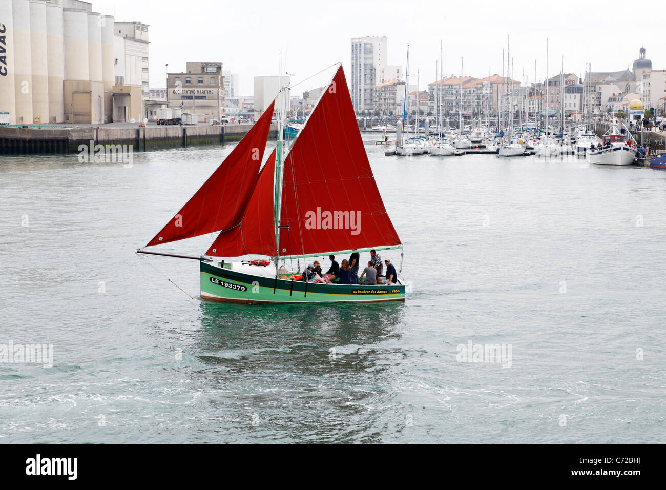 Traditionellen französischen Fischerboot, jetzt als ein Sportboot für Tagesausflüge verwendet wird. Sables d ' Olonne, Vendee, Frankreich Stockfoto