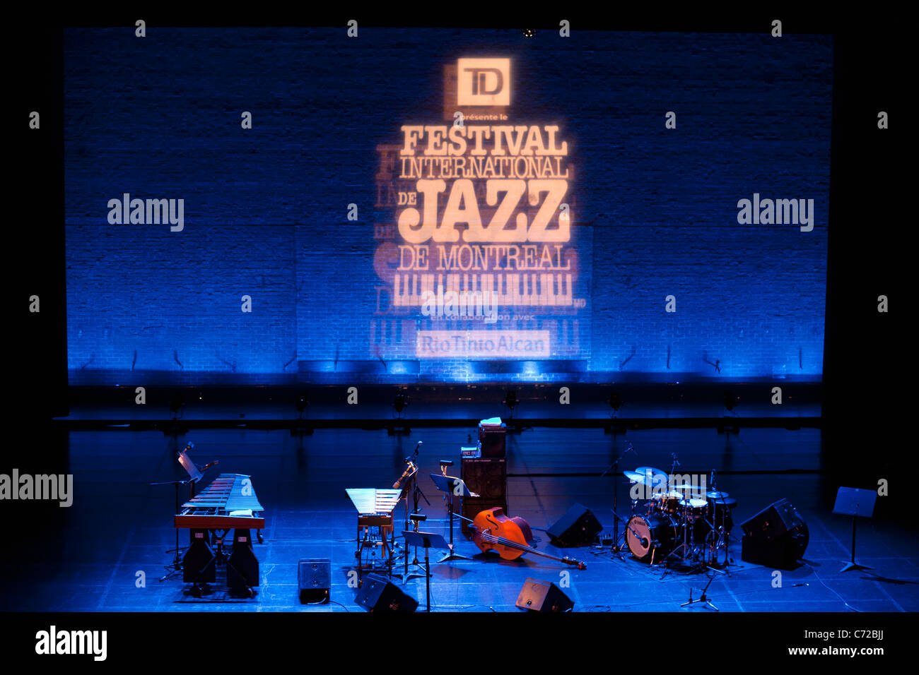 Kanada, Quebec, Montreal, Montreal Jazzfestival, Bühne mit Musikinstrumenten Stockfoto