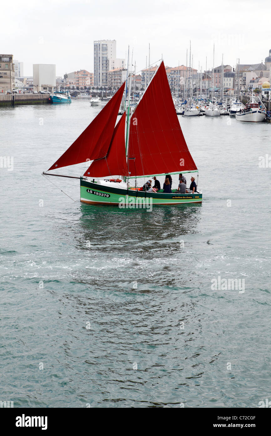 Traditionellen französischen Fischerboot, jetzt als ein Sportboot für Tagesausflüge verwendet wird. Sables d ' Olonne, Vendee, Frankreich Stockfoto