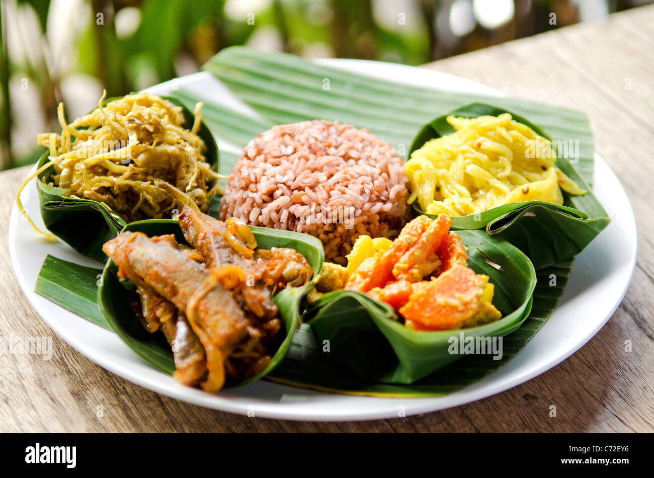 indonesisches Essen in Bali, mehrere Curry und Reis Stockfoto