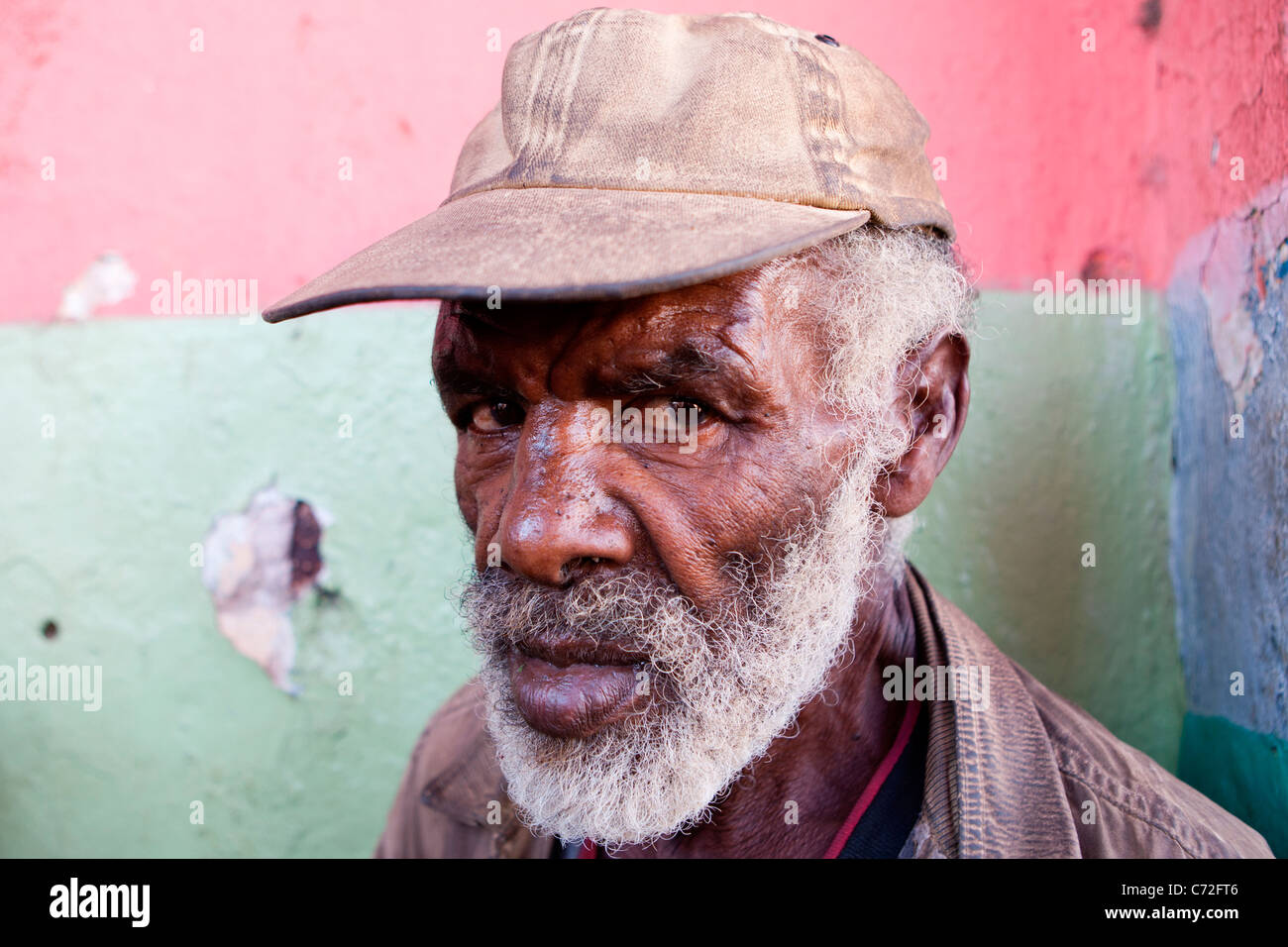 Porträt eines lokalen Gentleman bei Gidir Magala, Markt in der ummauerten Stadt Harar in Ost-Äthiopien, Afrika. Stockfoto