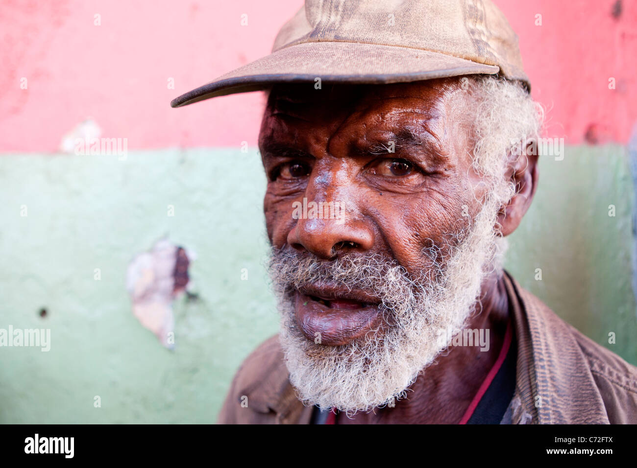 Porträt eines lokalen Gentleman bei Gidir Magala, Markt in der ummauerten Stadt Harar in Ost-Äthiopien, Afrika. Stockfoto