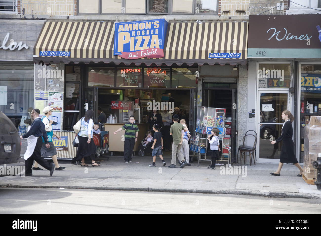 Koschere Pizzeria, 13. Ave., Borough Park, Brooklyn, NY. Stockfoto