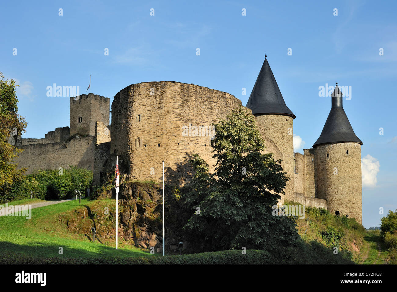 Ruinen der mittelalterlichen Burg Bourscheid, Luxemburg Stockfoto