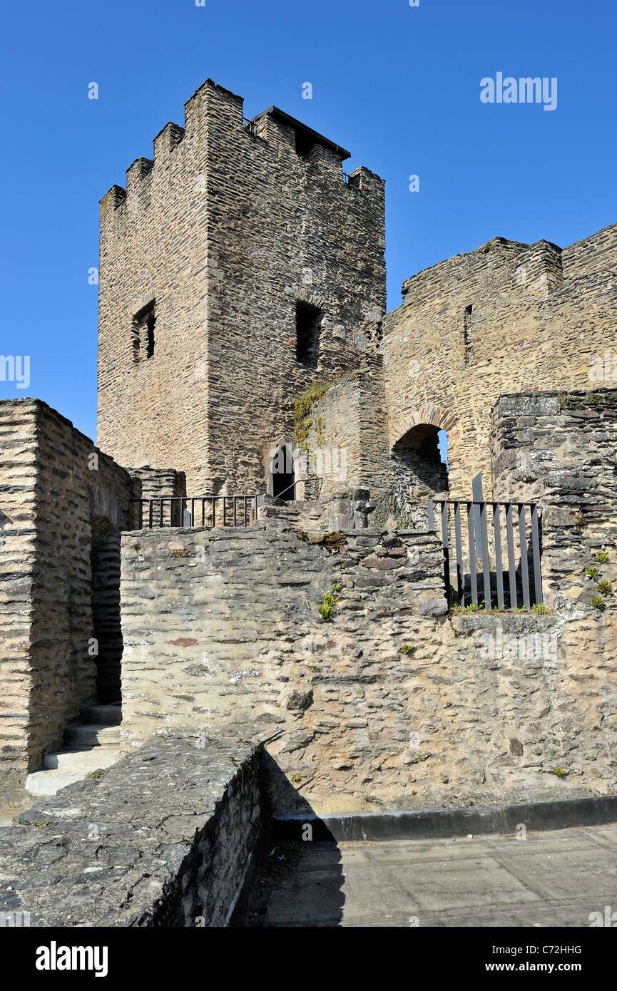 Ruinen der mittelalterlichen Burg Bourscheid, Luxemburg Stockfoto